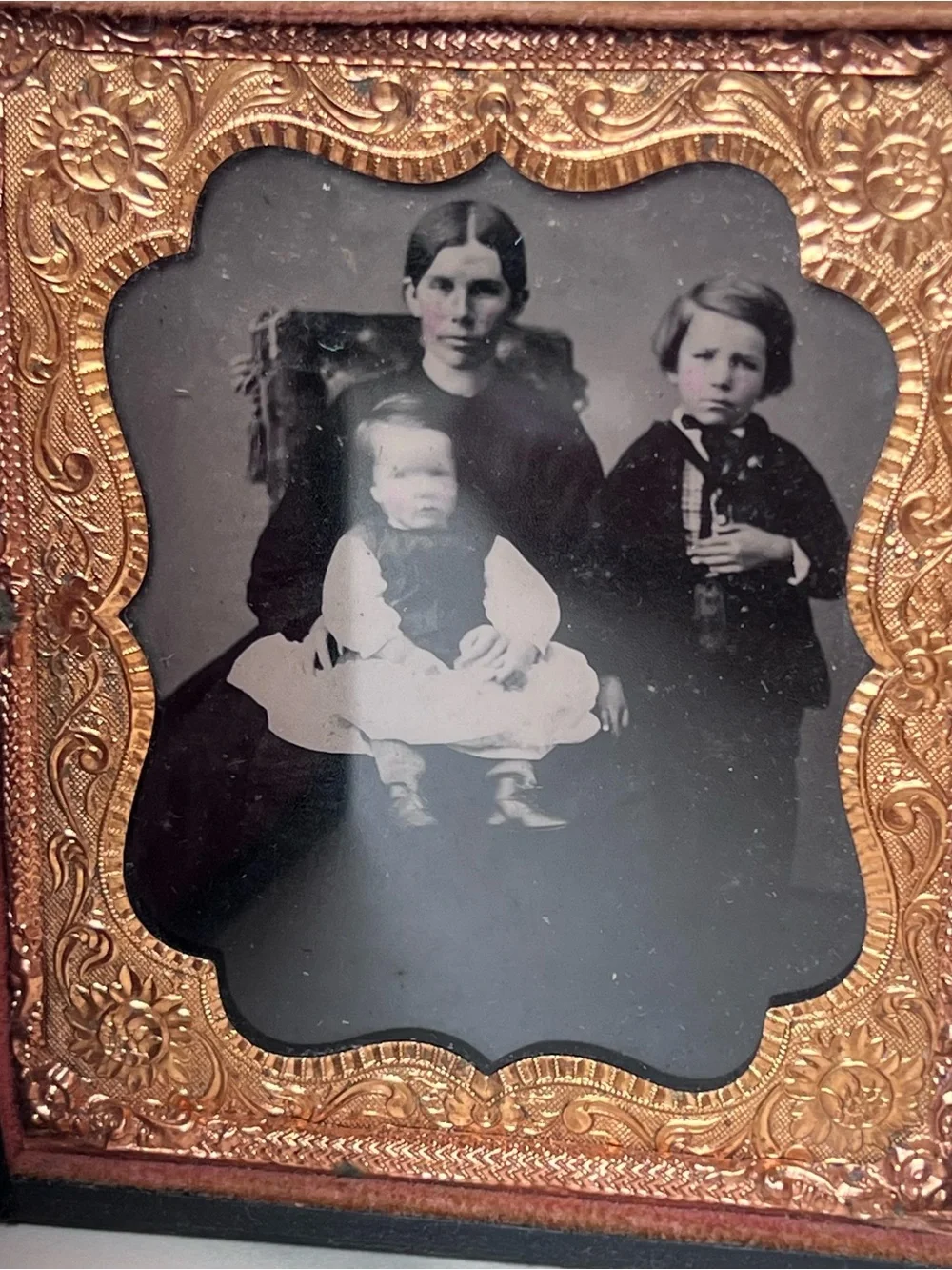 Antique 1850s Daguerreotype Portrait - Wood and Resin Case w/ Velvet Lining - Picture 9 of 16